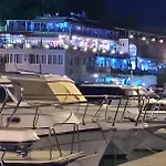 Marina Bay Zenta Luxury Rooms 4*