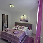 Kuzma Rooms And Apartments