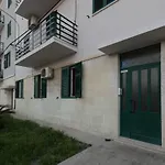 Apartment Leo