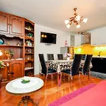 Apartments Crvena Orhideja
