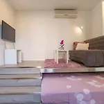 Vana & Tea Luxury Studio Apartment