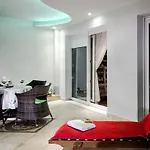 Luxury Seaside Apartment