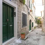 Apartments Vauquer