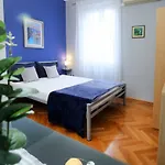 Sleep SPLIT CHIC Studio