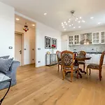 Queen Apartment