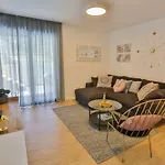 Luxury Urban Villa Apartments With Jacuzzi