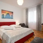 Split Center Beautiful Apartment