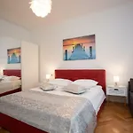 Split Center Beautiful Apartment