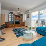 Luxury Apartment Lana