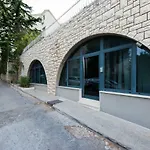Luxury Studio Arc
