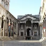 Single Rooms In The Heart Of Split