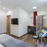 Apinelo Port Rooms