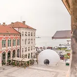 Loft At Republic Square