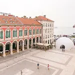 Loft At Republic Square