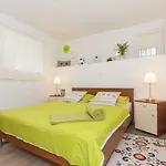 Apartment Shiny Love
