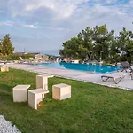 The Majestic Bel Etage Upscale Apartment With Pool