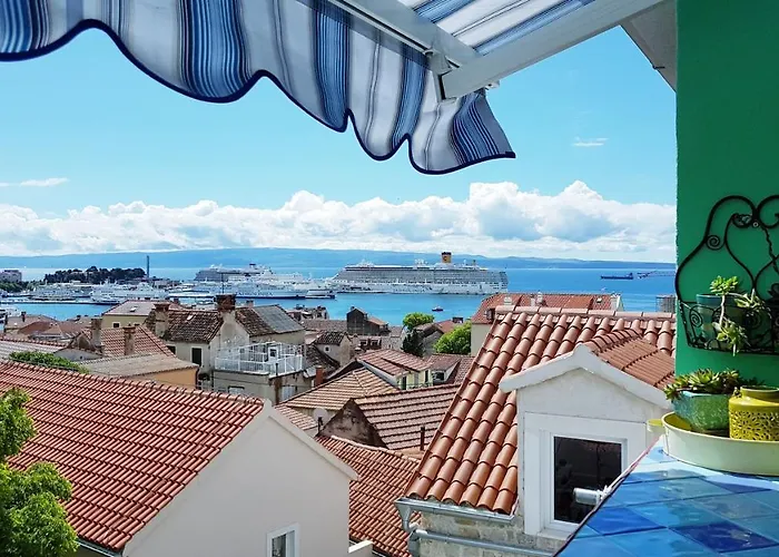 Blue Dreams Apartments In The Old Town With A Sea View
