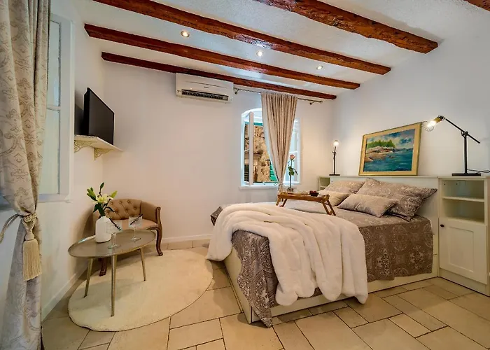 Charming Old Town Apartment Pjaca Split