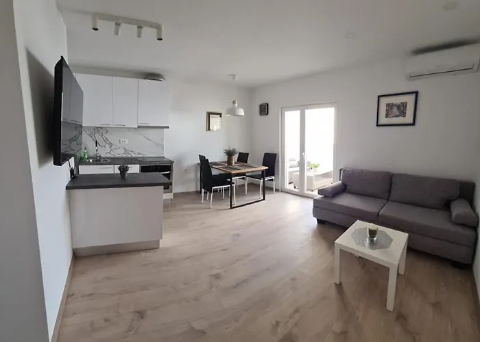 Apartment By The Mall