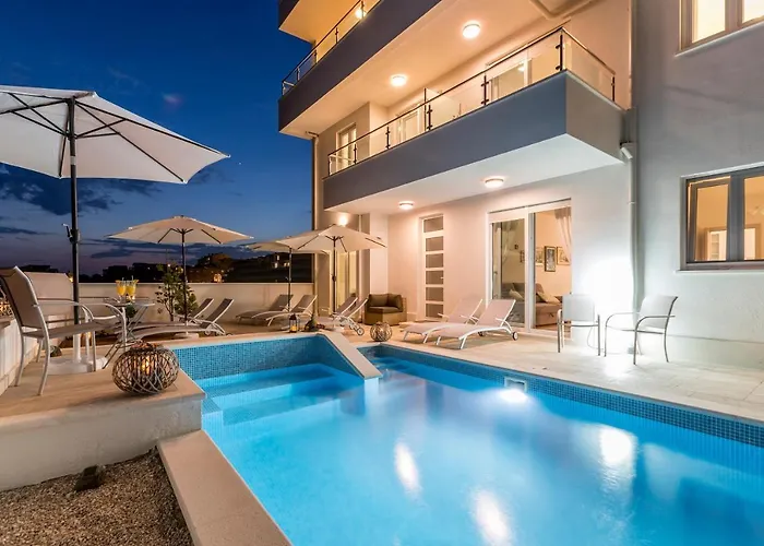 Luxury Villa Bello Horizonte With Swimming Pool