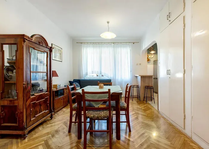 Zoe Apartment