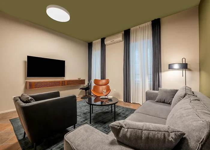 Green, Deluxe Two Bedroom Suite