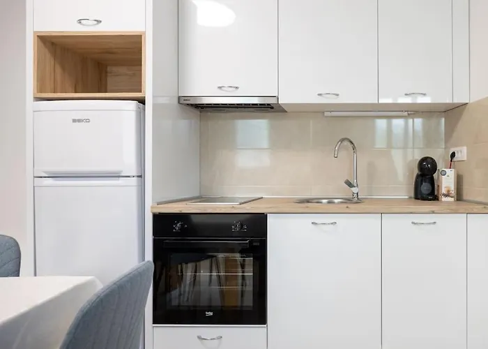 Lovely Central Apartment Ivana With Terrace