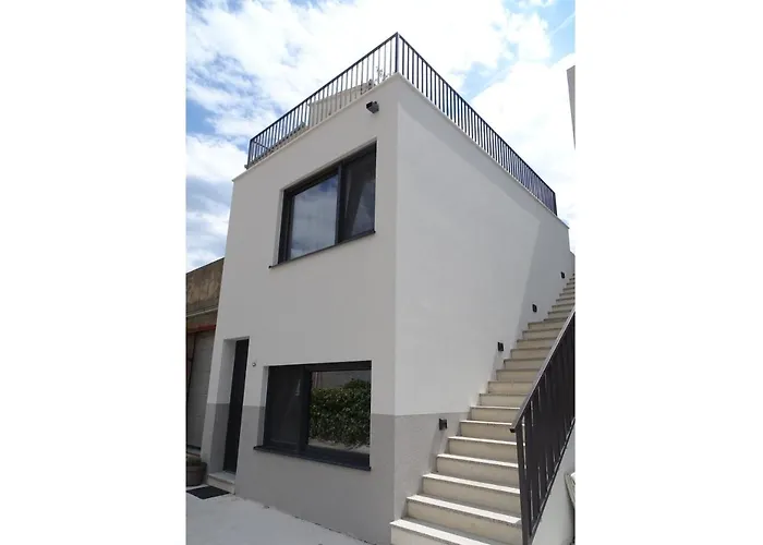 Modernes Kleines Haus Mit Terrasse
