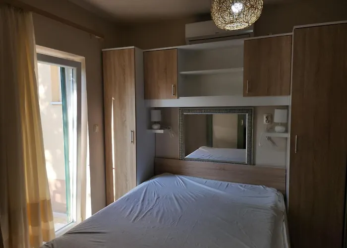 Tiho\'S Apartments