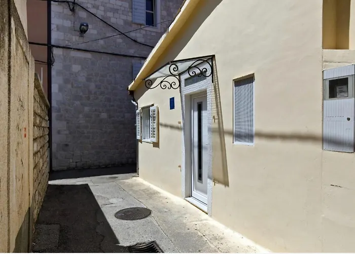 Studio Apartment In City Center