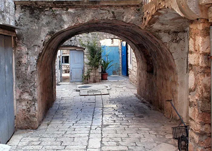 Split Apartments A