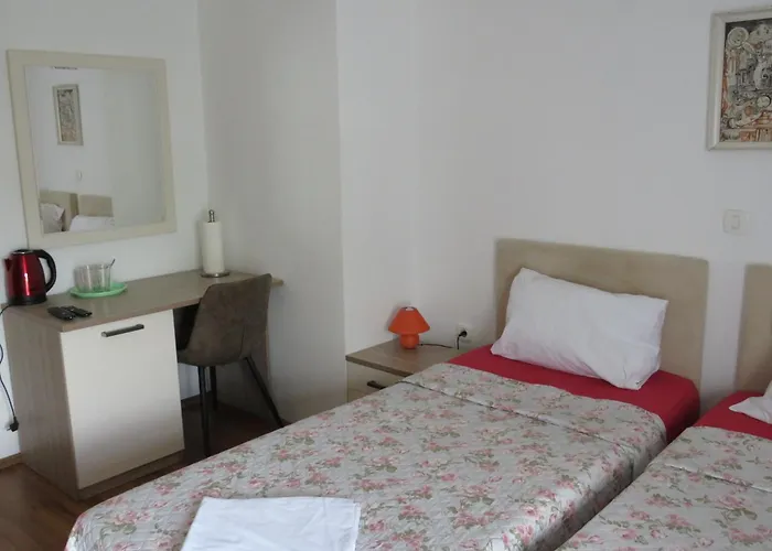 Split Apartments Bear