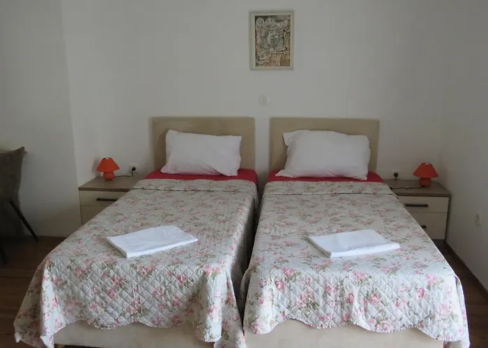 Split Apartments B