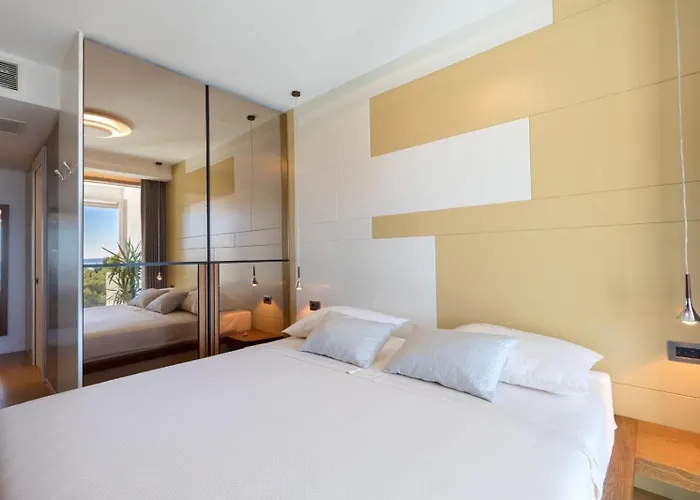 Gray Pearl - Luxury Apartment With Pool