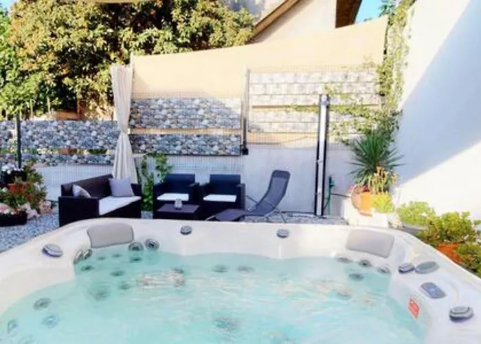 Holiday House Tolesa