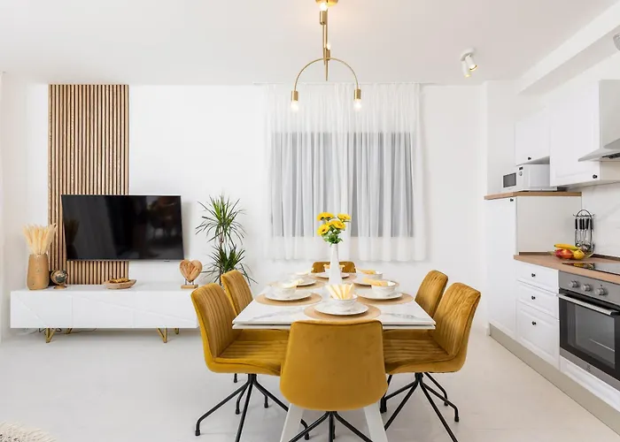 Golden Smile Apartment