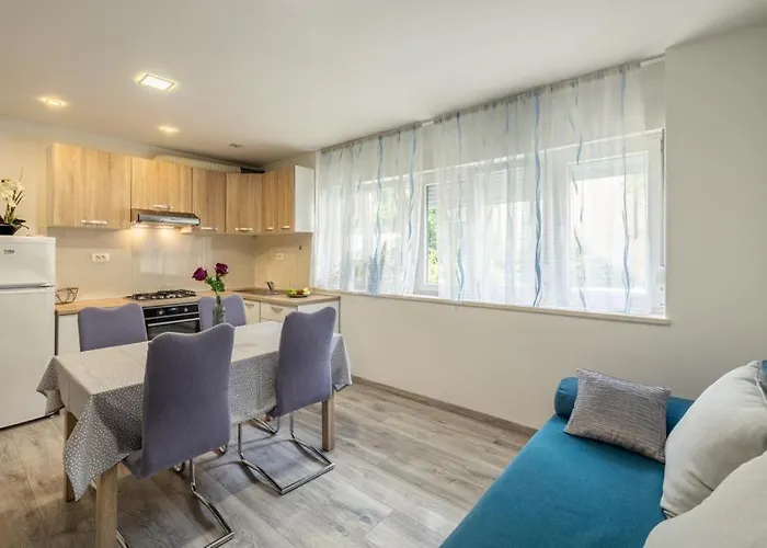 Central Apartment Josko - Combine Parking&Beach&Old Town