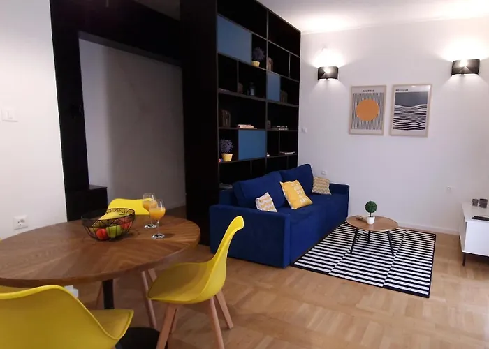 Happy Place Apartment