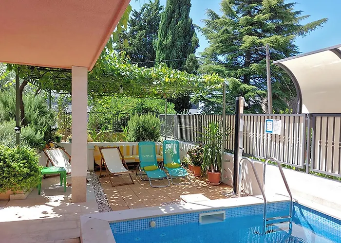 Poolside Paradise - A Hidden Gem In Split