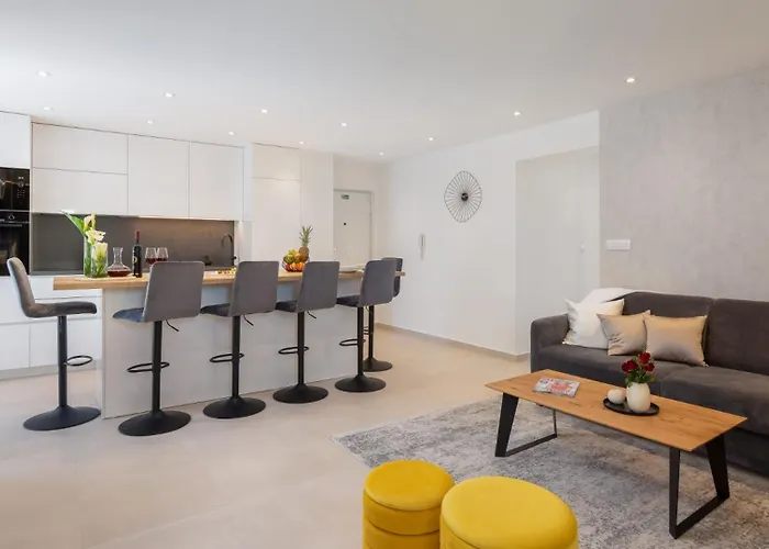 Luxury Apartment Silvery In Split Center With Jacuzzi, Sauna And Parking