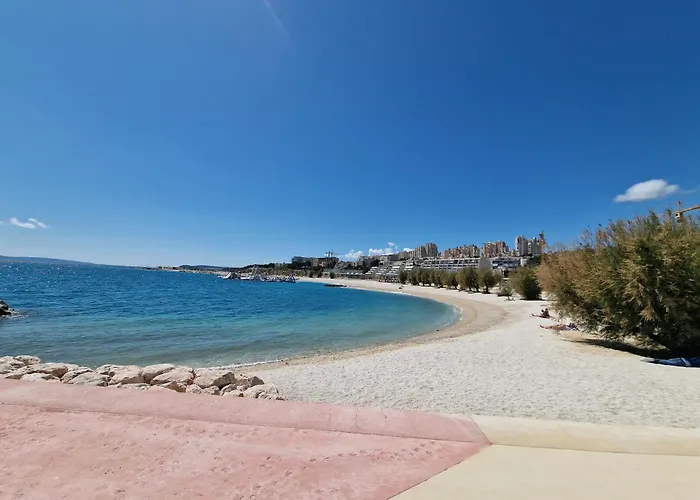 Zigo Modern Studio Apartment Near Beach