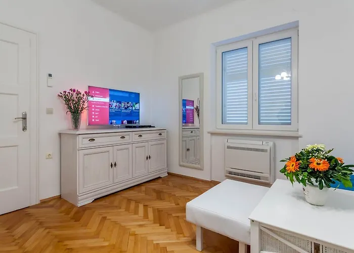 Chic Apartment In Center