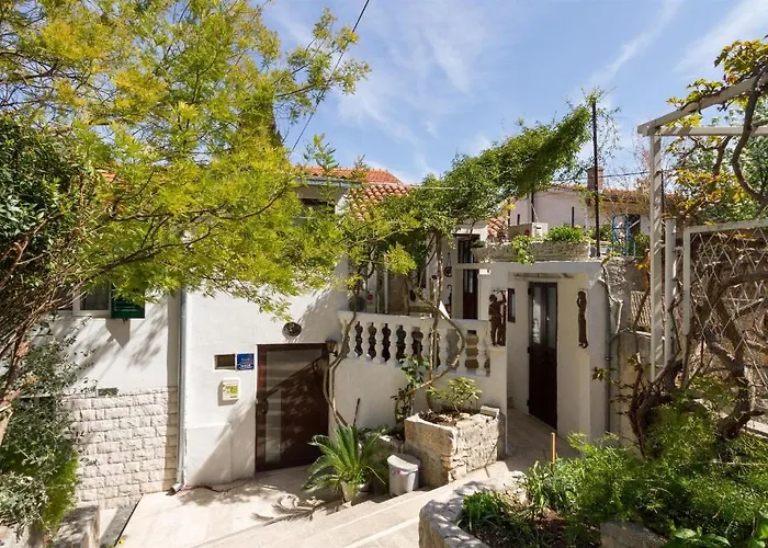 Apartments Varos