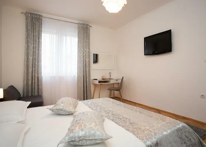 Split Center Beautiful Apartment