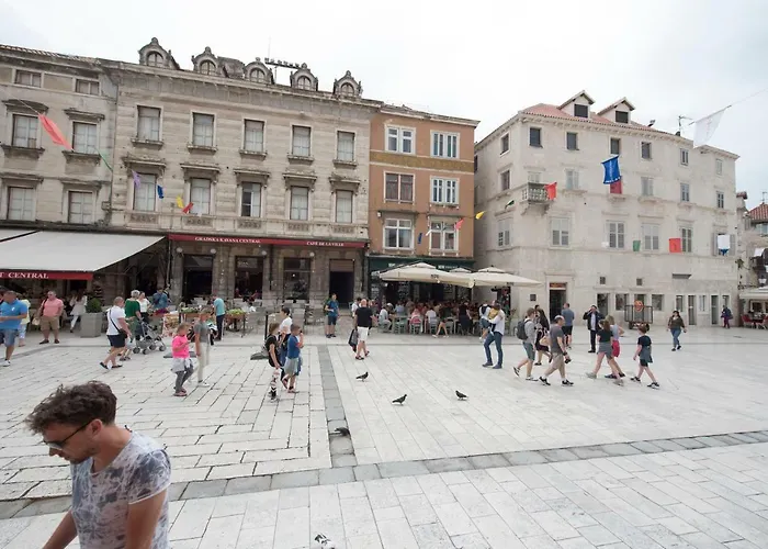 Piazza Square City Top Centre Apartments