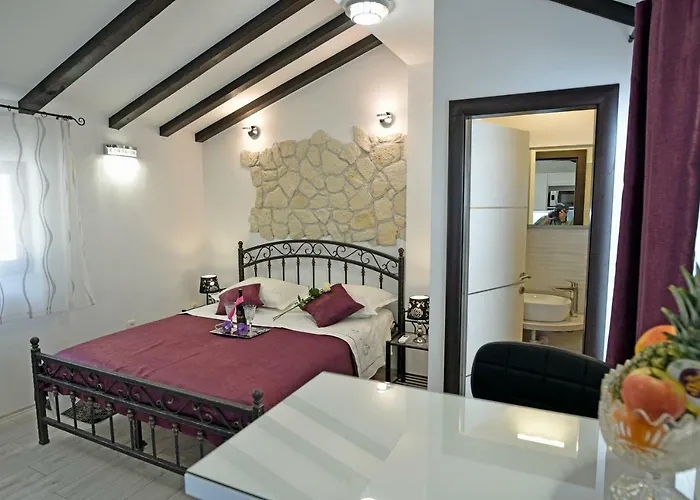 Kuzma Rooms And Apartments