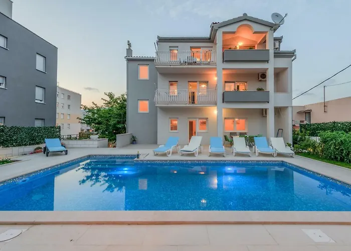 Apartments Maestral