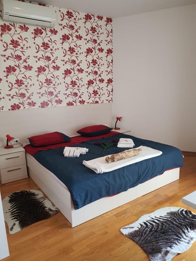 Adela Apartments Znjan Split *