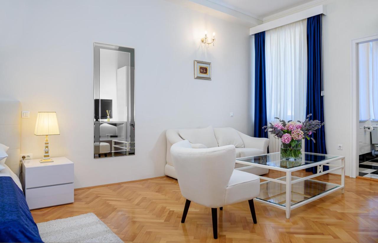 Palace Schoen Milesi - Esense Of Prestige - Private Pool - Free Parking - Old Money Style Luxury - Walking Distance To The Old Town, The And Amenities - Buralux 4*