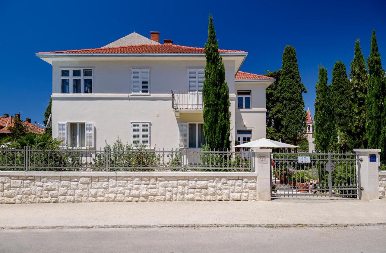 Palace Schoen Milesi - Esense Of Prestige - Private Pool - Free Parking - Old Money Style Luxury - Walking Distance To The Old Town, The And Amenities - Buralux Split